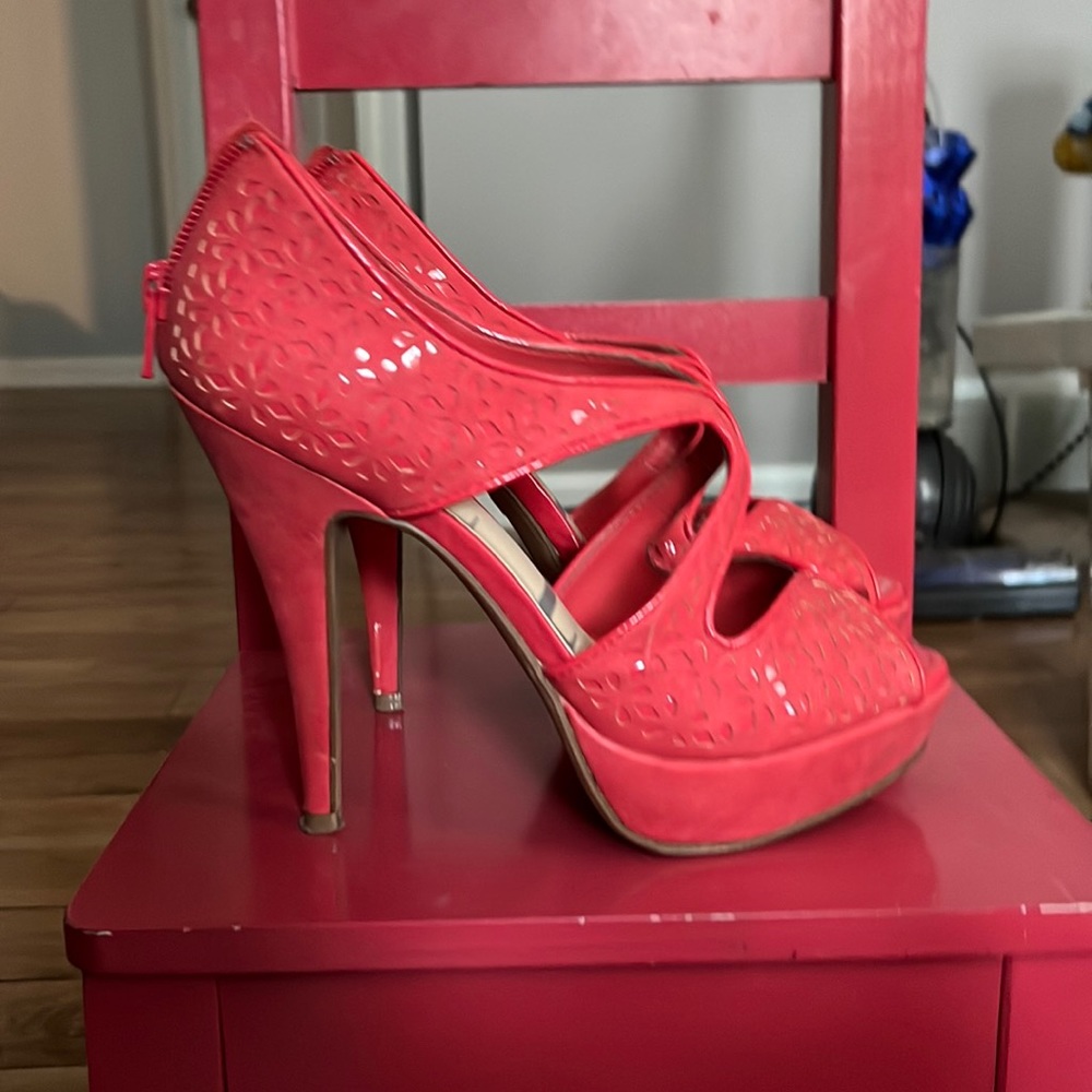 Elle coral red platform high heel floral